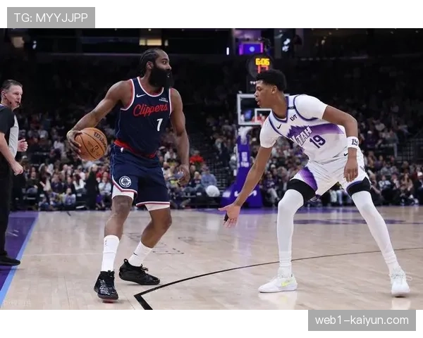 篮网主场战胜爵士 德明25分10篮板助球队止住连败