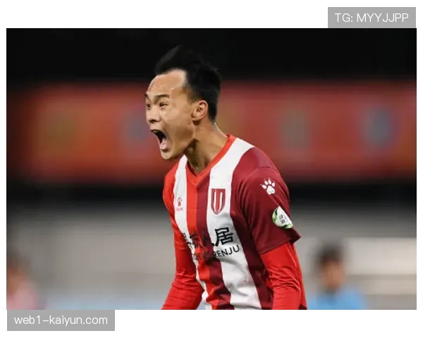 河南队中后卫失误送出大礼 防守专注度不足导致被扳平